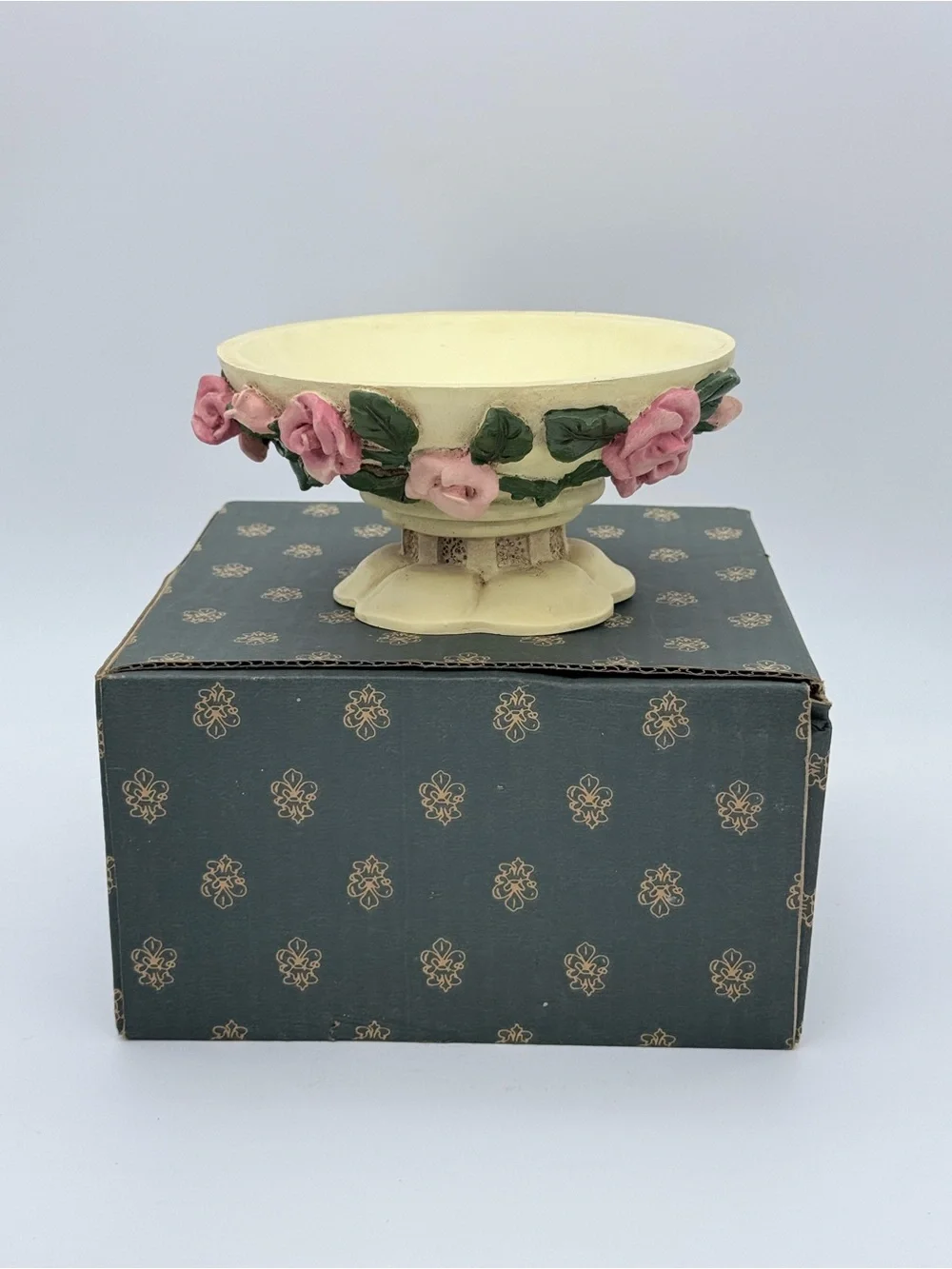 1990’s Vtg. Accents Pedestal Resin Rose Bowl Centerpiece Cottagecore Decor - NIB